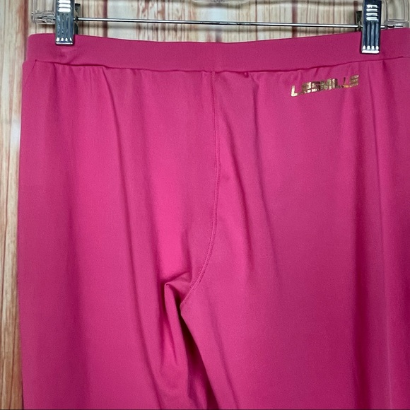 Les Mills Capri Legging with Gold Zippers (L) - Picture 3 of 10